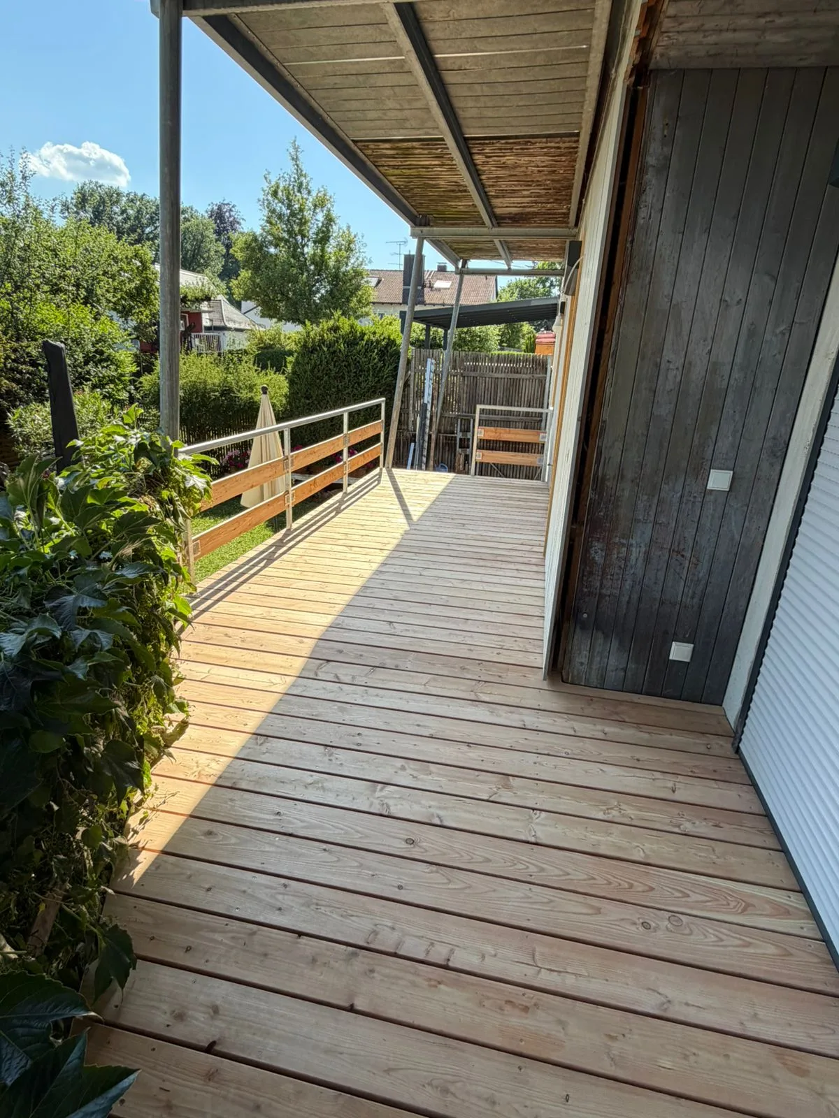 Umbau Balkon Terrassenanbau Stahlkonstruktion mit Holzbelag Bild 4