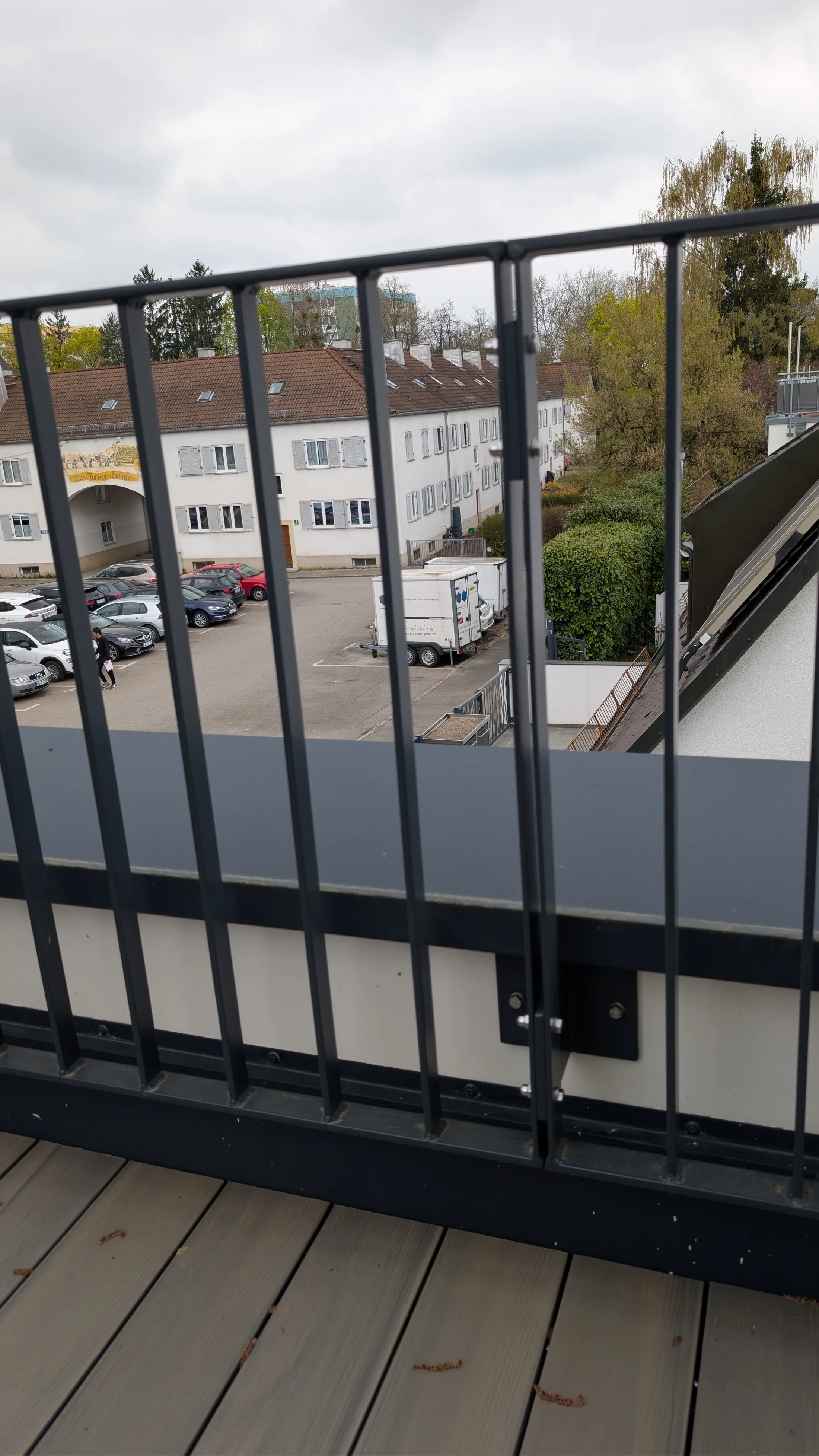 Montage Balkongeländer mit Kran und Dachterrassen Geländer Bild 5