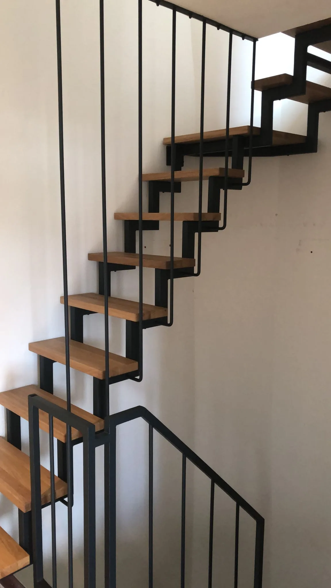 Holm Treppe mit Eiche Stufen Hergestellt für Dachausbau – Treppen Referenz