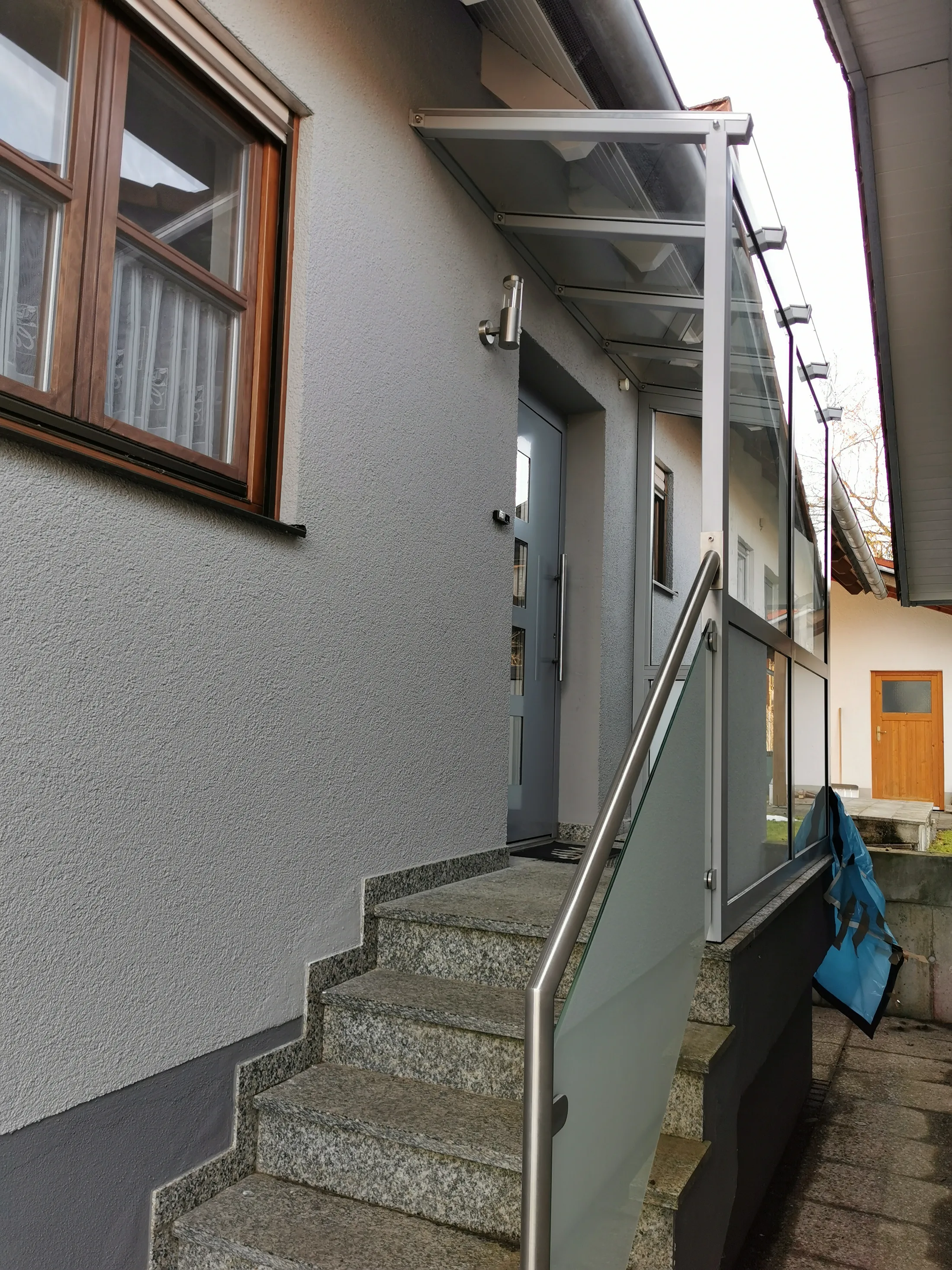 Eingangs Einhausung Überdachung Glas Stahl Pulverbeschichtet – Überdachungen Referenz