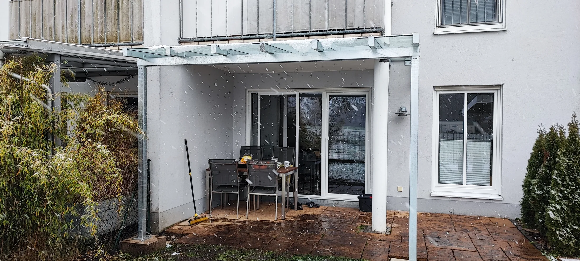 Terrassen Überdachung Stahl Feuerverzinkt Verbundsicherheitsglas vorher nacher – Überdachungen Referenz