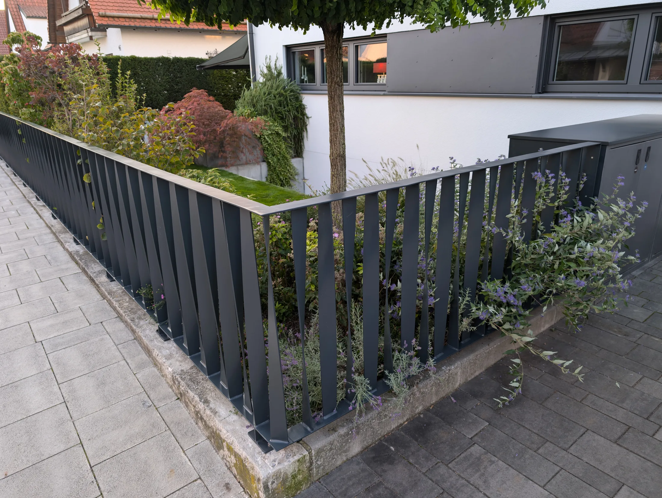 Gartenzaun Füllstäbe abwechselnd verdreht Pulverbeschichtet Bild 2
